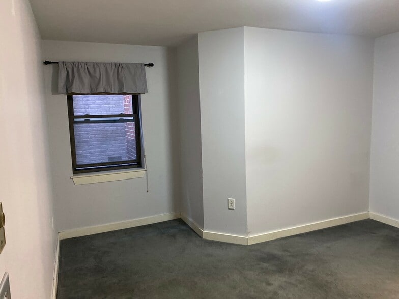 Building Photo - 534 Commonwealth Ave