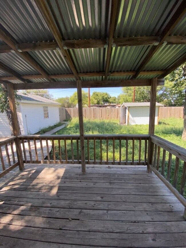 Building Photo - Spacious, Remodeled 3 bed 2 bath Santa Rita Home!