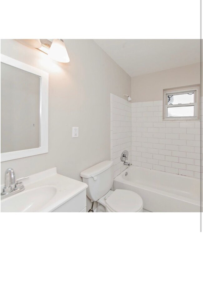 Building Photo - Cozy 3 Bedroom / 1 Bath Home For Rent In C...
