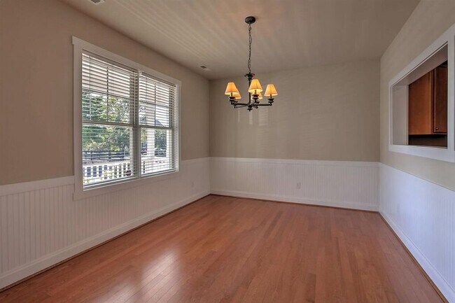 Building Photo - 348 Marquette Ct