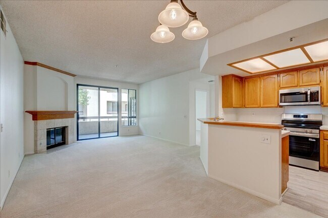 Building Photo - Resort Like Living 2 Master Suites Condo F...