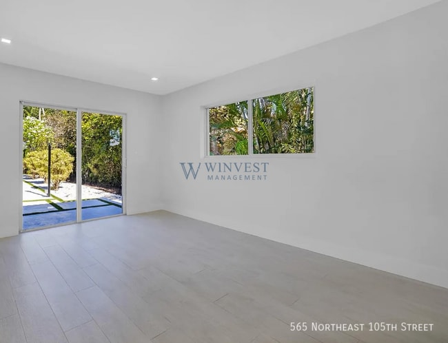 Building Photo - 565 NE 105th St