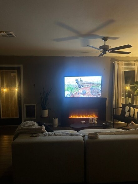 Building Photo - 148 Mica Trl