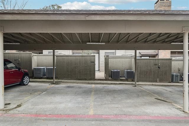 Building Photo - 9910 Royal Ln