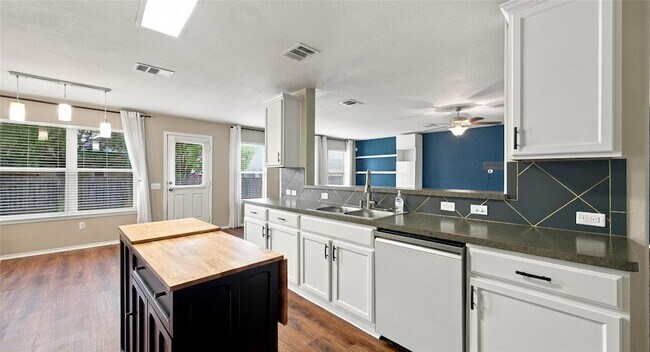 Building Photo - 7224 Crestone Rd