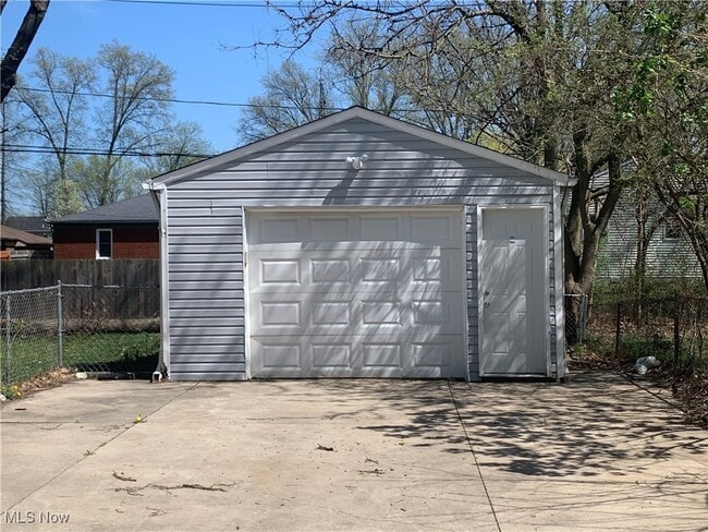 Building Photo - 1861 Eaton Dr