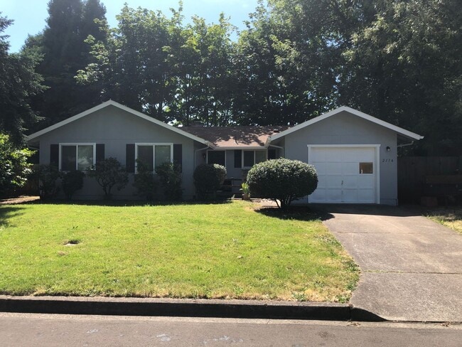 Primary Photo - 3 bedroom home with large bonus room and f...