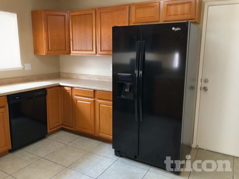 Building Photo - 4263 Powell Ave