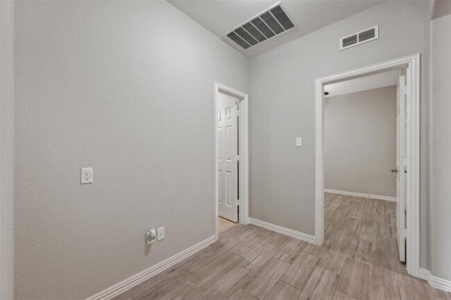 Building Photo - 514 Walsh Hill Trail