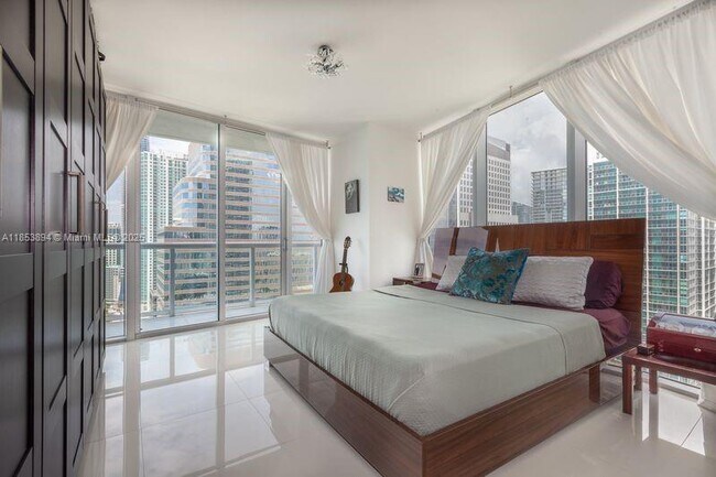 Primary Photo - 495 Brickell Ave