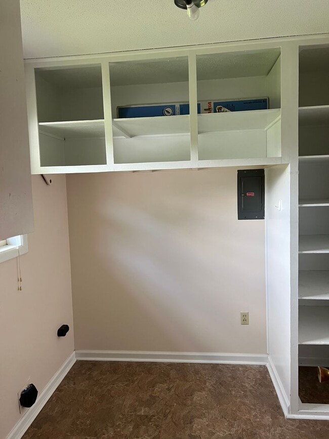 Building Photo - 102 Victoria Dr