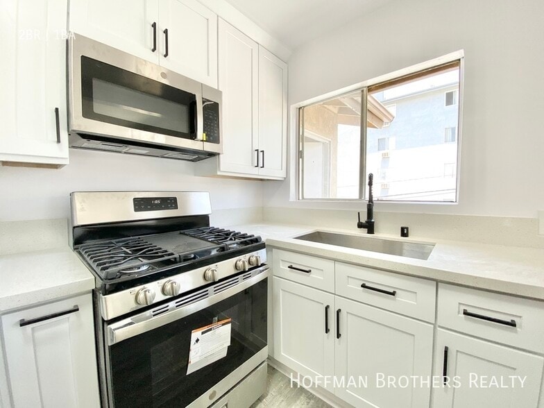 Building Photo - 121 S Carondelet St