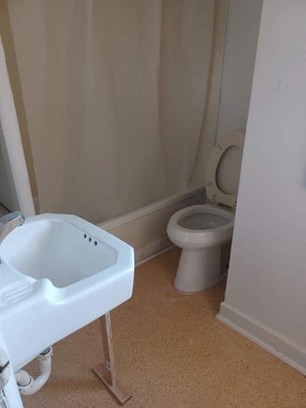 Building Photo - 1017 E Breckinridge St