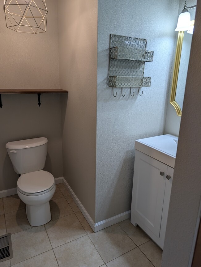 Building Photo - 1657 N Moline St