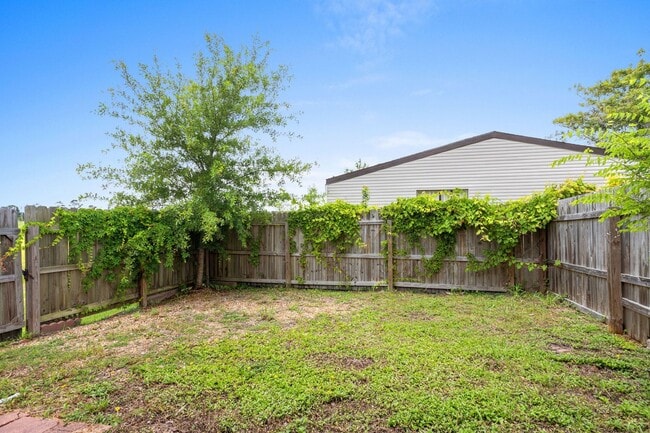 Building Photo - Duplex for rent!