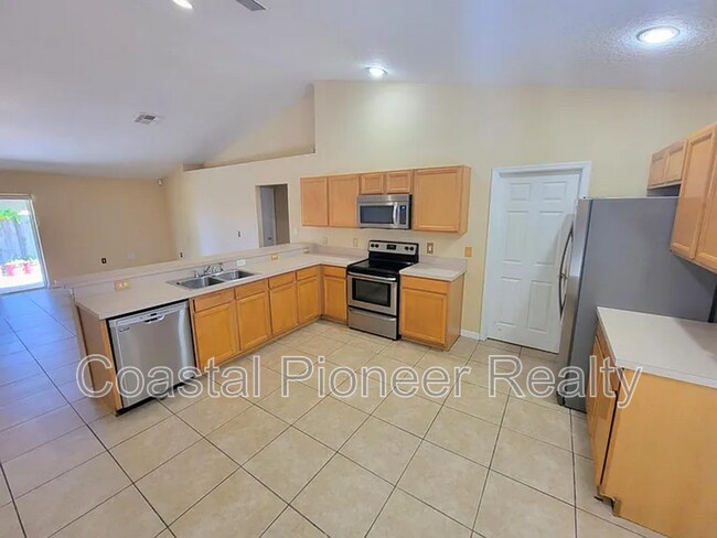 Building Photo - 705 Fisher Dr