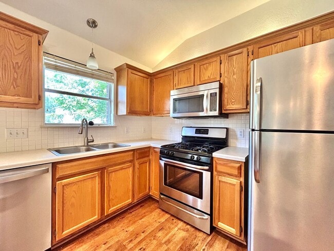 Building Photo - Charming 3/BR 2/BA Home with Covered Deck ...