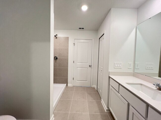 Building Photo - Perfect Home waiting for you!