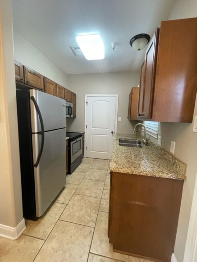 Building Photo - 226 Parrott Dr