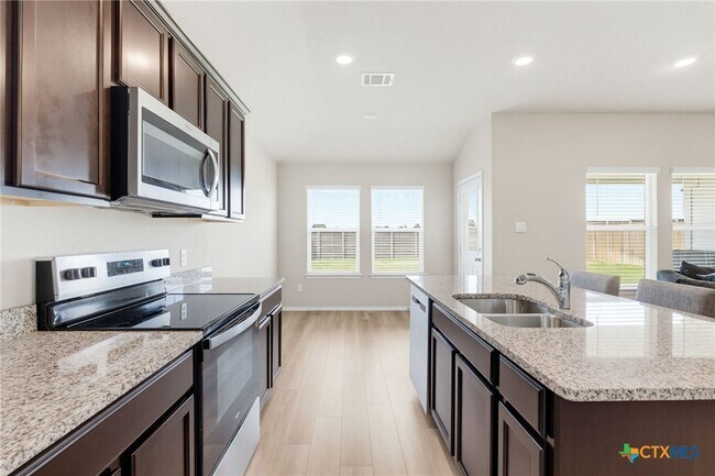 Building Photo - 137 Ellenora Dr