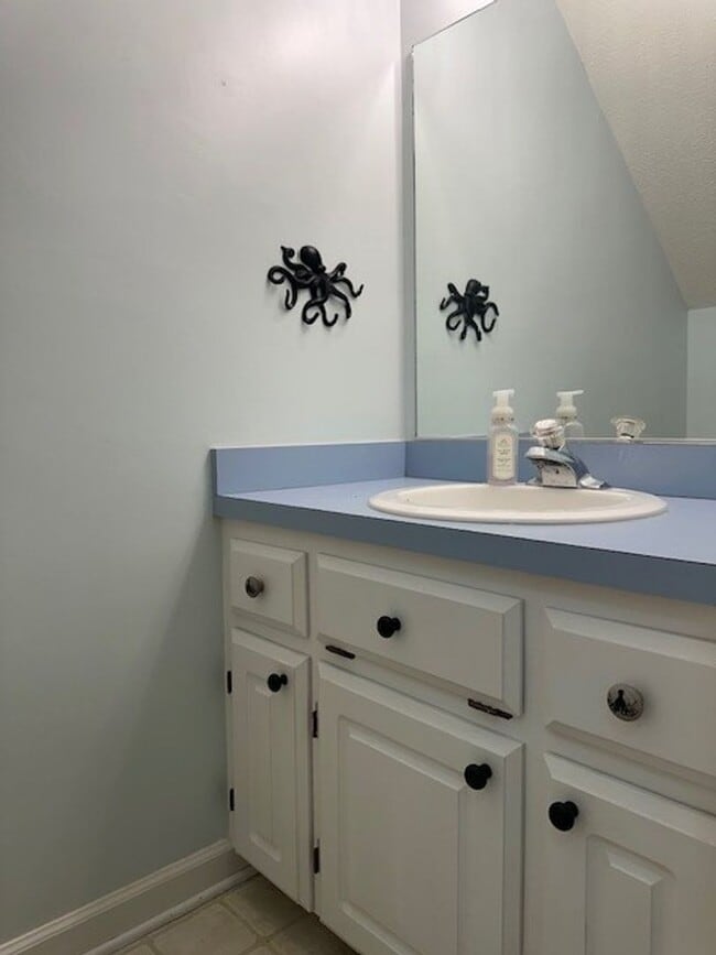 Building Photo - Spacious Home with Bonus Room, Pool & Solar Panels in Goldsboro!