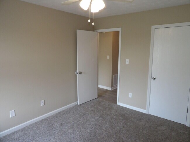 Building Photo - 115 Potomac Ct