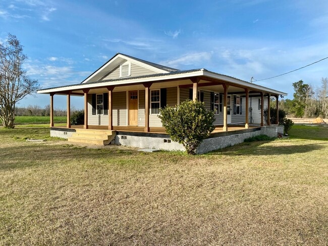 Building Photo - Amazing property! Dreamy wraparound porch! Immaculate & Completely Updated! 3 Bedrooms/2 Baths!