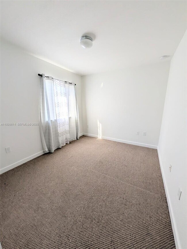 Building Photo - 1238 NW 4th Ln