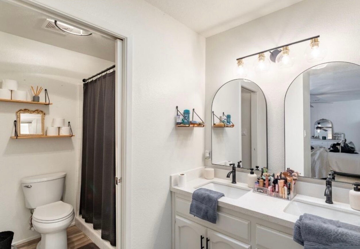 Building Photo - 729 W 37th St