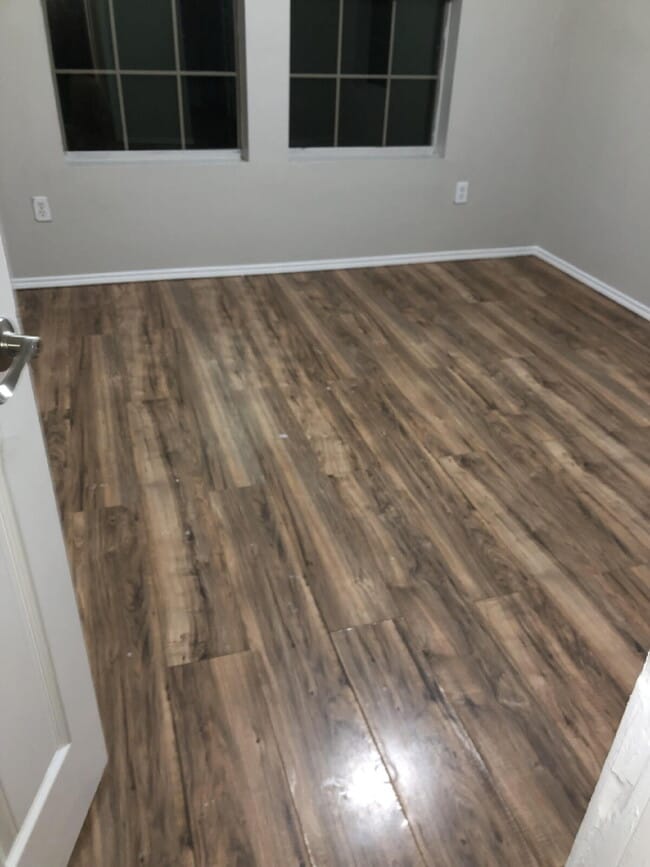 Building Photo - Recently remodeled townhome with 4 bedroom...
