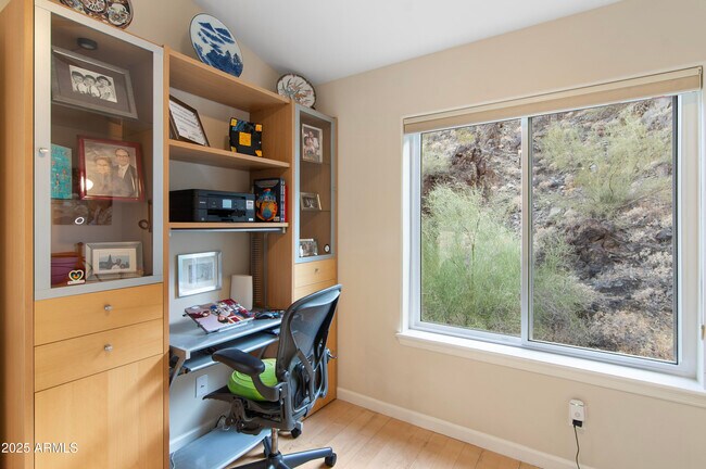 Building Photo - 126 W North Ln