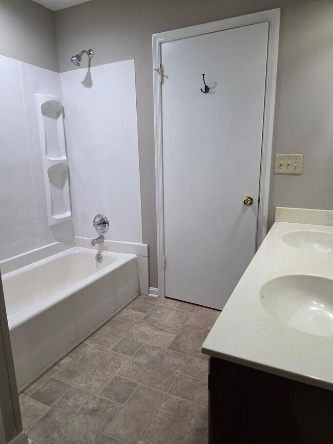 Building Photo - 3BR Townhome in Riverside Neighborhood of Belcamp!