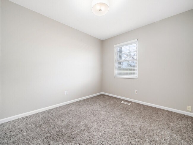 Building Photo - 6543 New Market Way