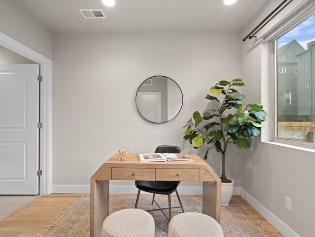 Building Photo - Modern Townhome with Mountain Views in One...