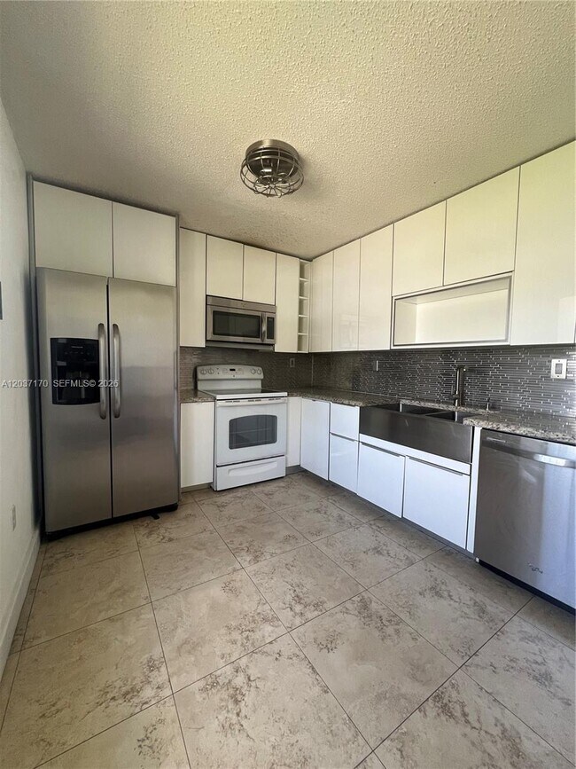 Building Photo - 13742 SW 147th Cir Ln