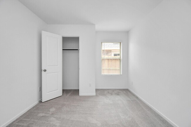 Building Photo - 1611 Windrose Bnd