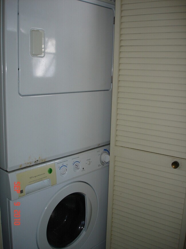 Building Photo - $3,000 / 2-BR / 2-BATH Townhouse with 1 pa...