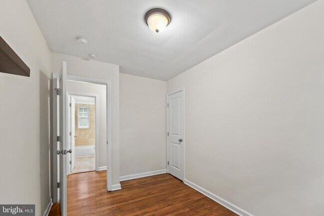 Building Photo - 2722 Woodley Pl