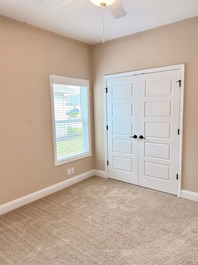 Building Photo - 124 The Villas Wy