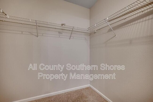 Building Photo - 1192 River Oaks Dr