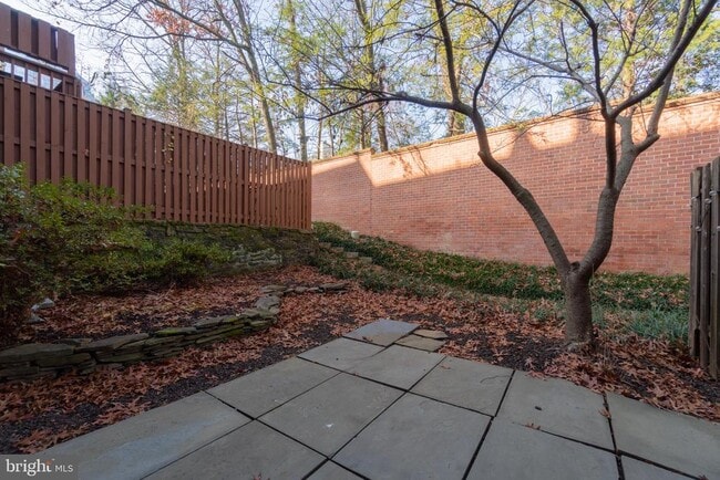 Building Photo - 3554 S George Mason Dr