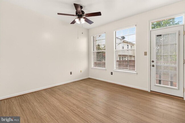 Building Photo - 14637 Stream Pond Dr