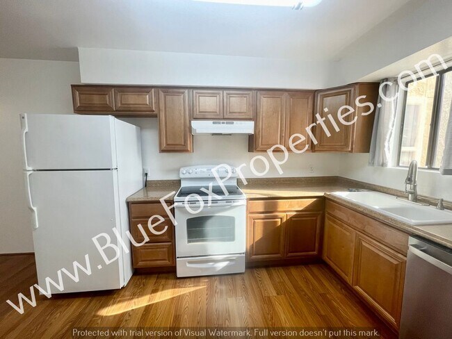 Building Photo - 3690 N Country Club Rd