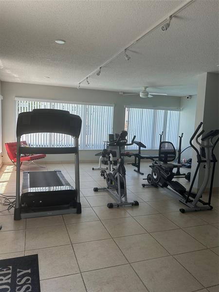 Building Photo - 550 Bayshore Dr