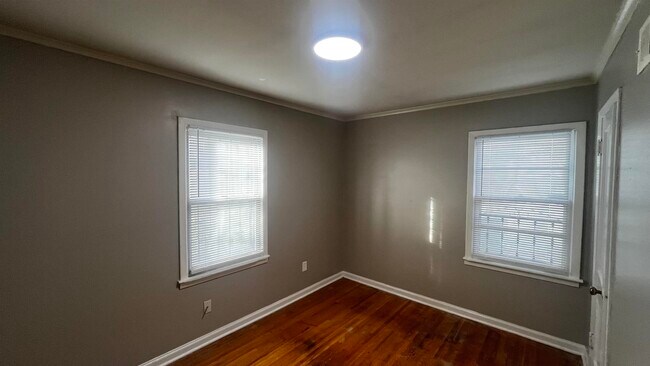 Building Photo - 4667 Violet Ave