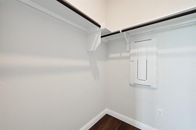 Building Photo - 7902 Mellencamp Dr