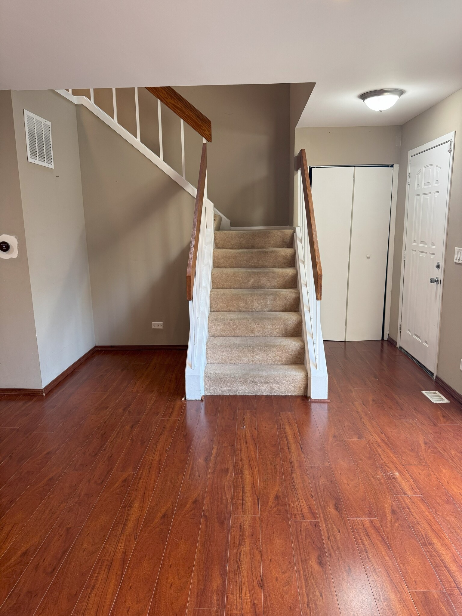 Building Photo - 527 Verde Dr