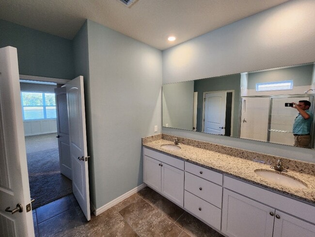 Building Photo - Lovely 4 Bedroom Home at Oak Leaf Preserve