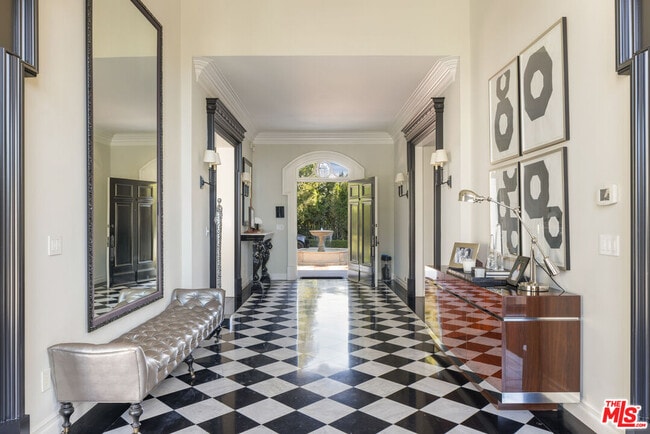 Building Photo - 10847 Bellagio Rd