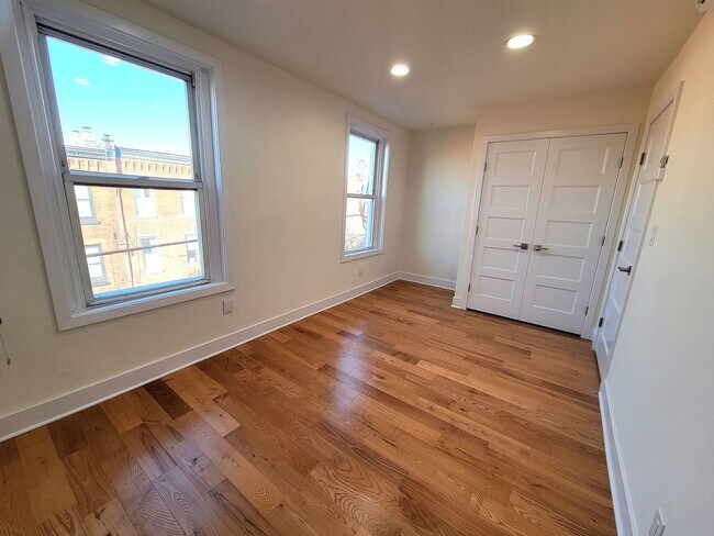 Building Photo - Beautiful fully renovated  2 bedroom available in Fairmount area!
